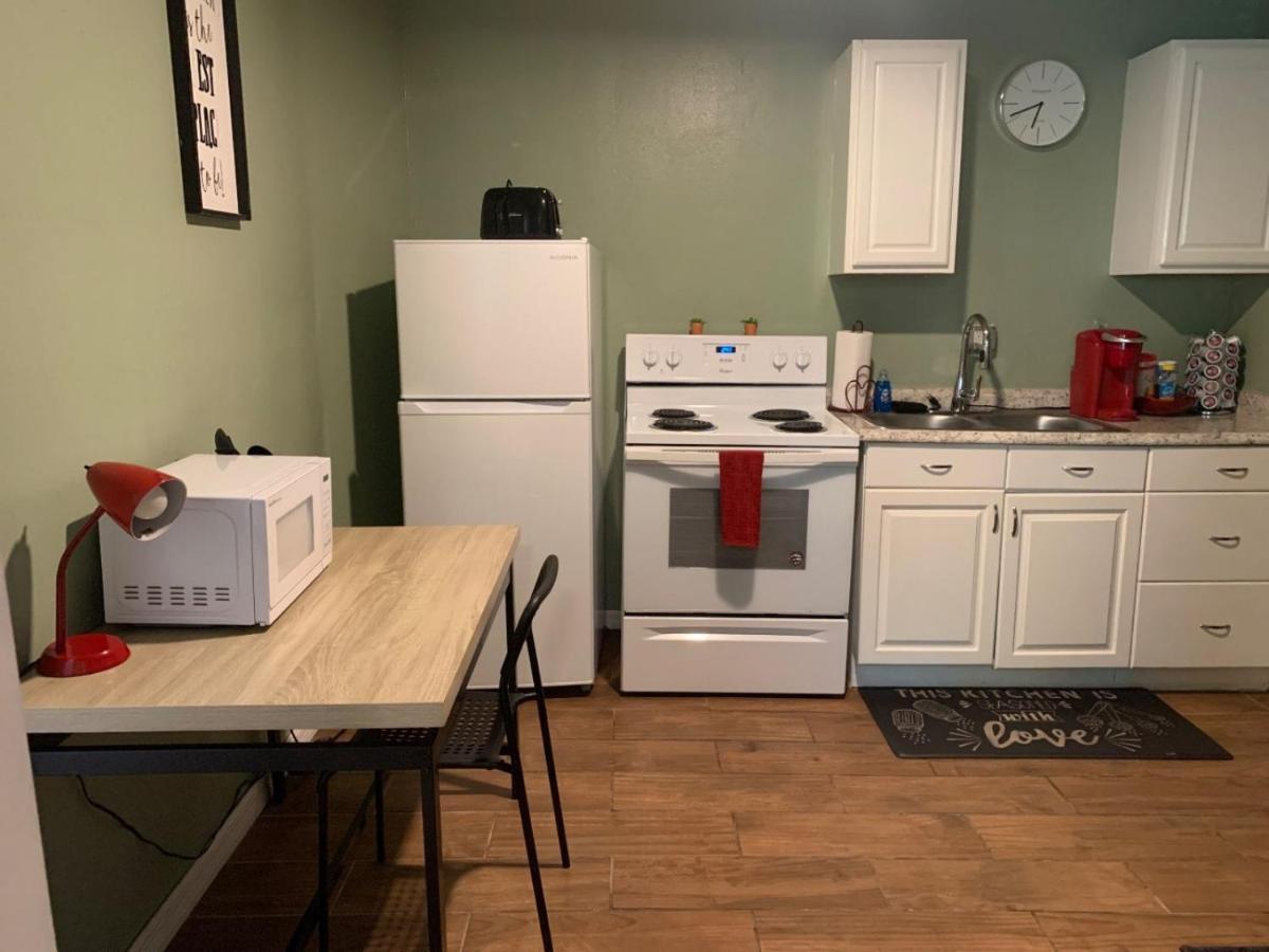Four Different Options At One Great Location-- 1 - Spacious 3 Bed 2 Bath House Or 2- 2Nd Floor 2 Bed 1 Bath Guesthouse Or 3- 1St Floor Studio Or 3- A Tiny Home Rv Tampa Dış mekan fotoğraf