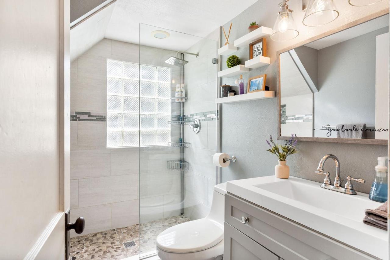 Four Different Options At One Great Location-- 1 - Spacious 3 Bed 2 Bath House Or 2- 2Nd Floor 2 Bed 1 Bath Guesthouse Or 3- 1St Floor Studio Or 3- A Tiny Home Rv Tampa Dış mekan fotoğraf